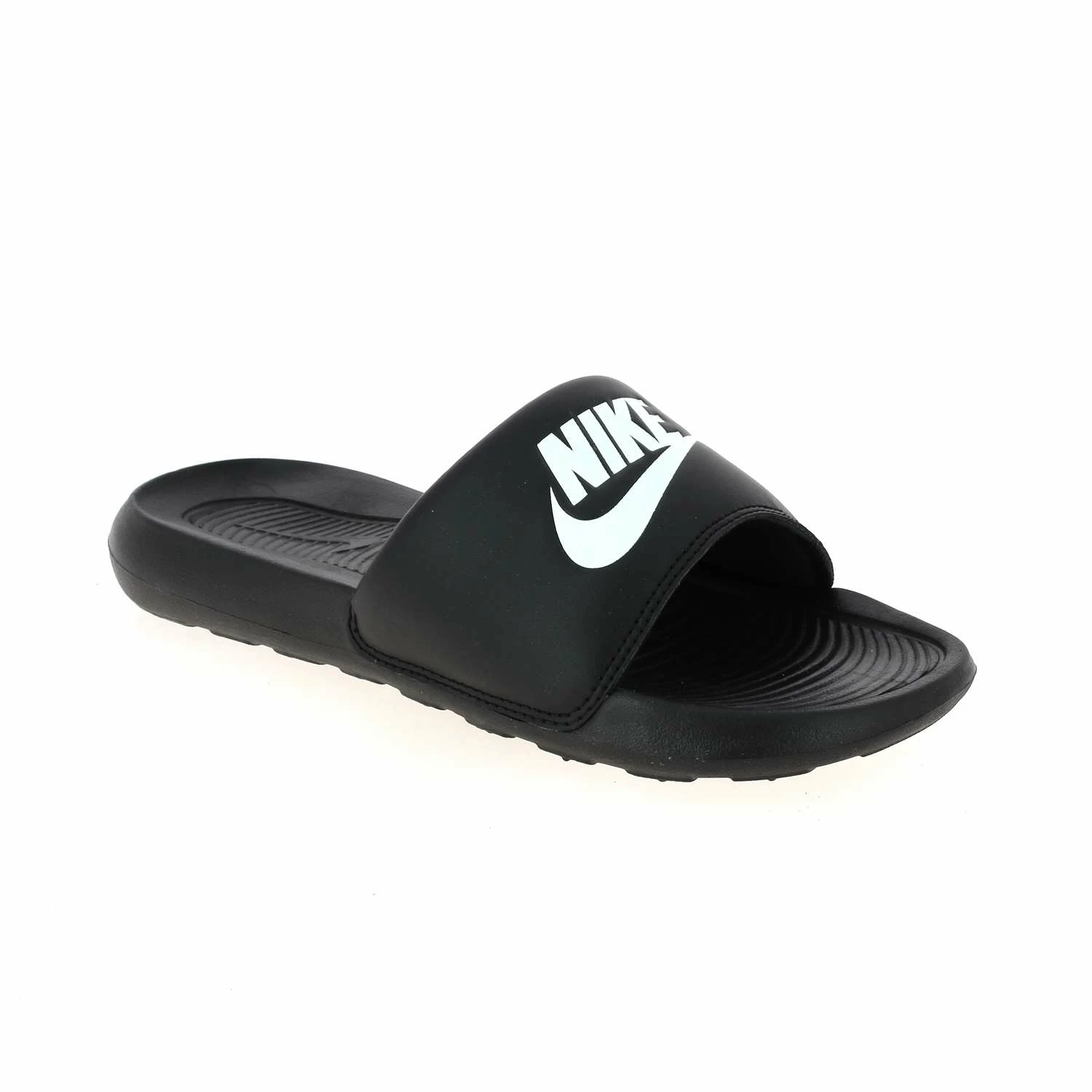 NIKE VICTORI ONE 3 NIKE VICTORI ONE